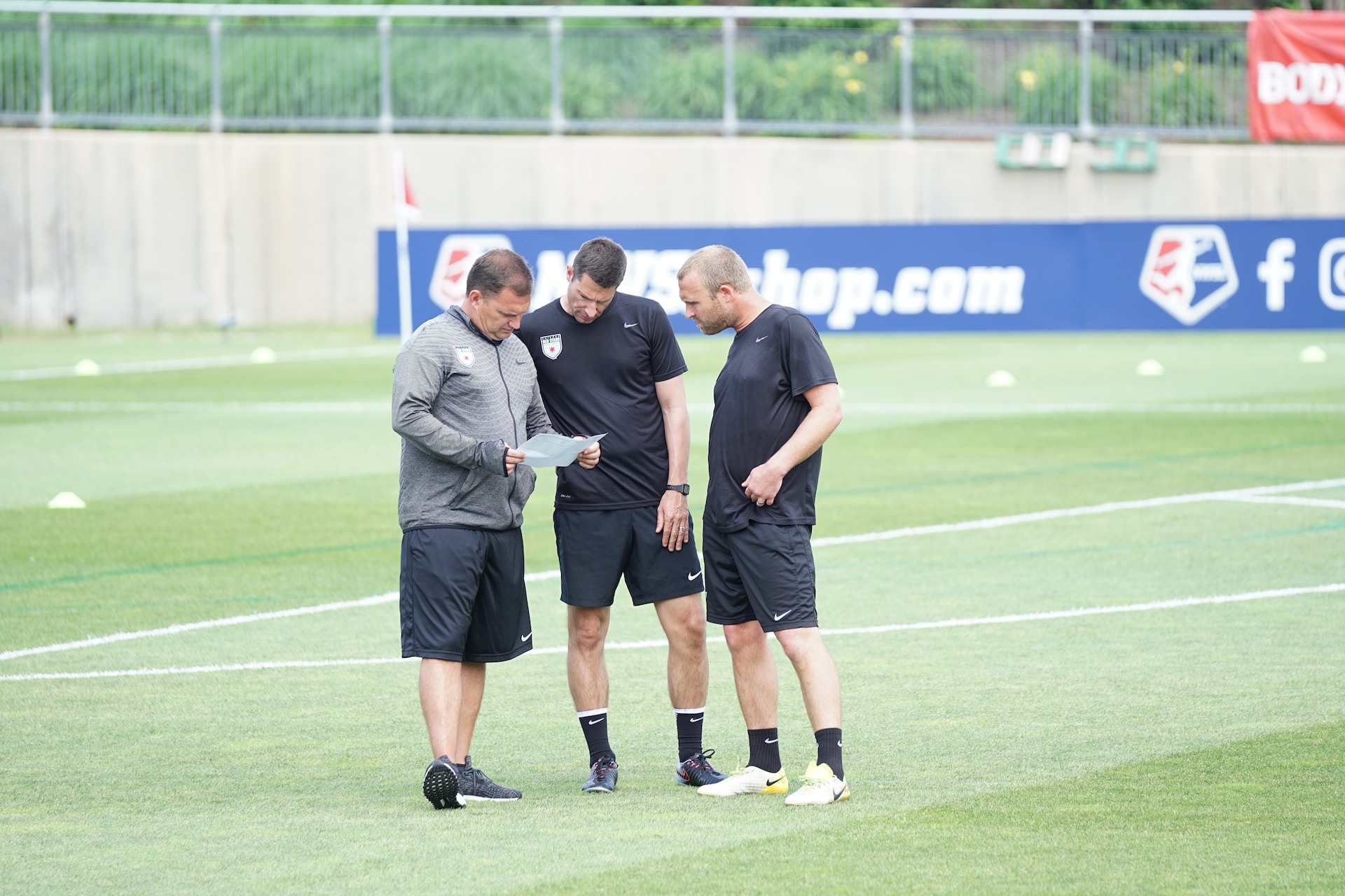 A observação dos jogadores de futebol na base