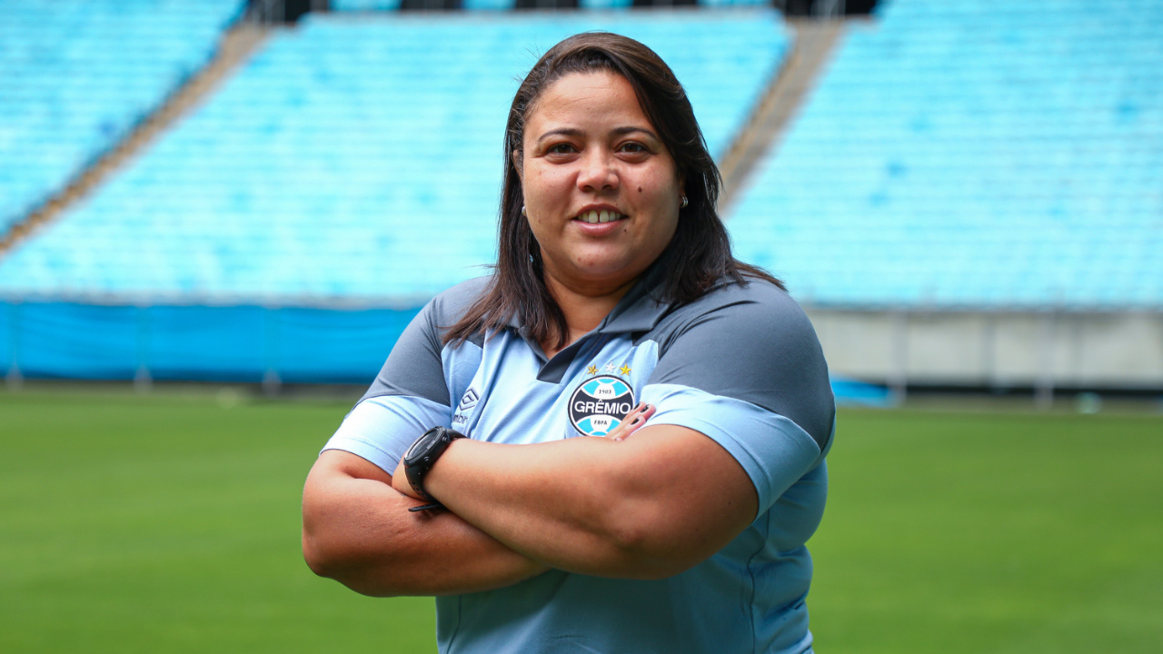 Treinadora é anunciada pela diretoria do Grêmio para comando do time feminino